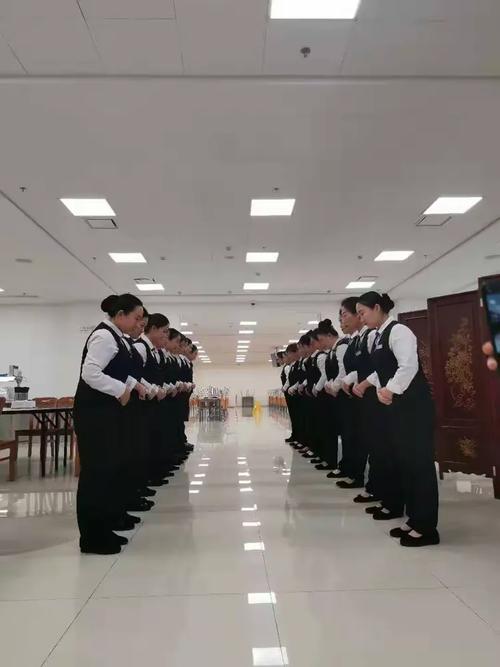 西区二食堂培训礼节礼貌,自助餐服务流程,厨房刀工练兵